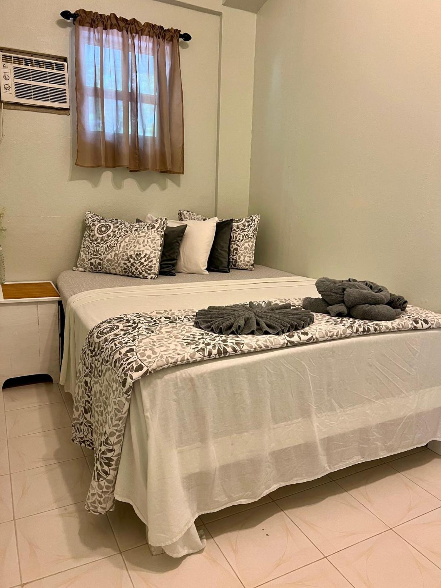 Barefoot Beach Belize Caye Caulker Room photo