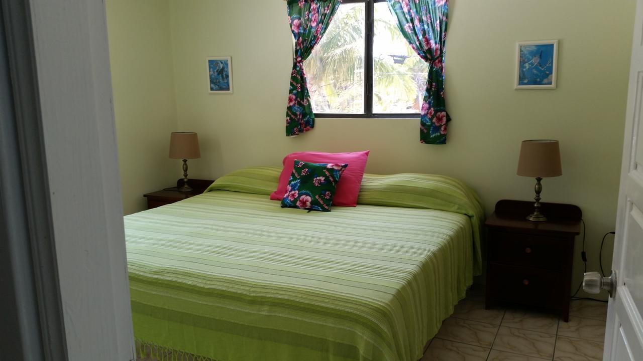 Barefoot Beach Belize Caye Caulker Exterior photo