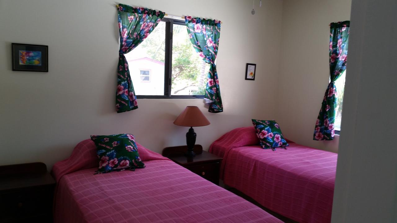 Barefoot Beach Belize Caye Caulker Exterior photo