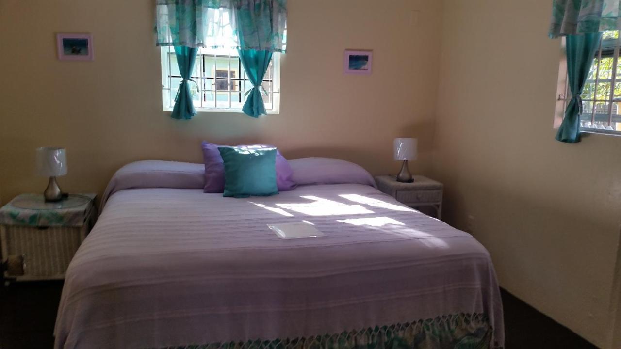 Barefoot Beach Belize Caye Caulker Exterior photo